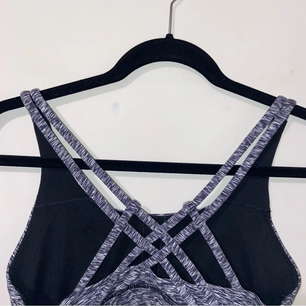 Lululemon Women's Sports Bra - 8 - Picture 5 of 7